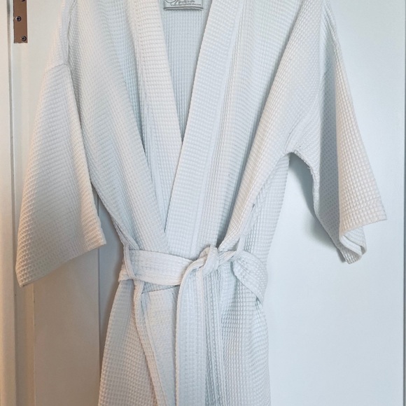 Cypress Hotel and Spa robe - Picture 2 of 10